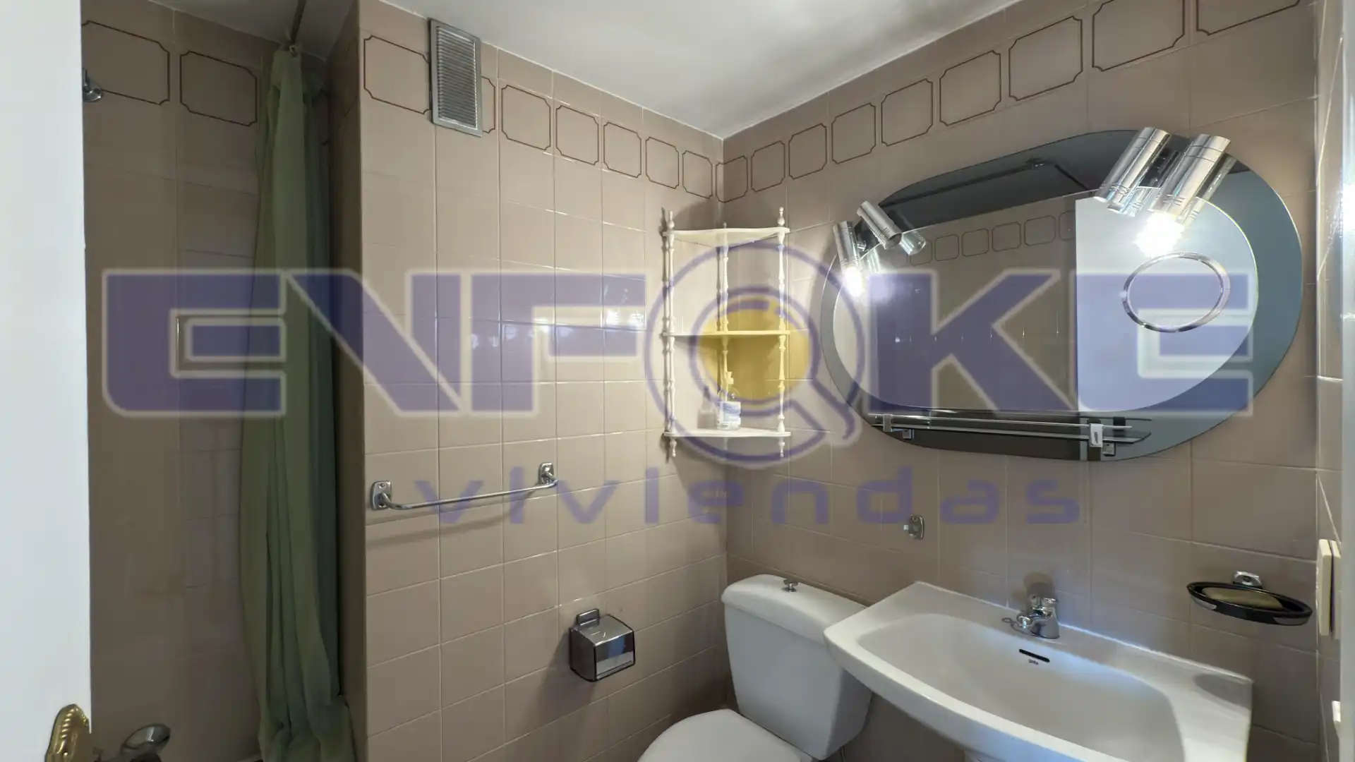 Baño de Piso en venta en Madrid con Calefacción y Terraza