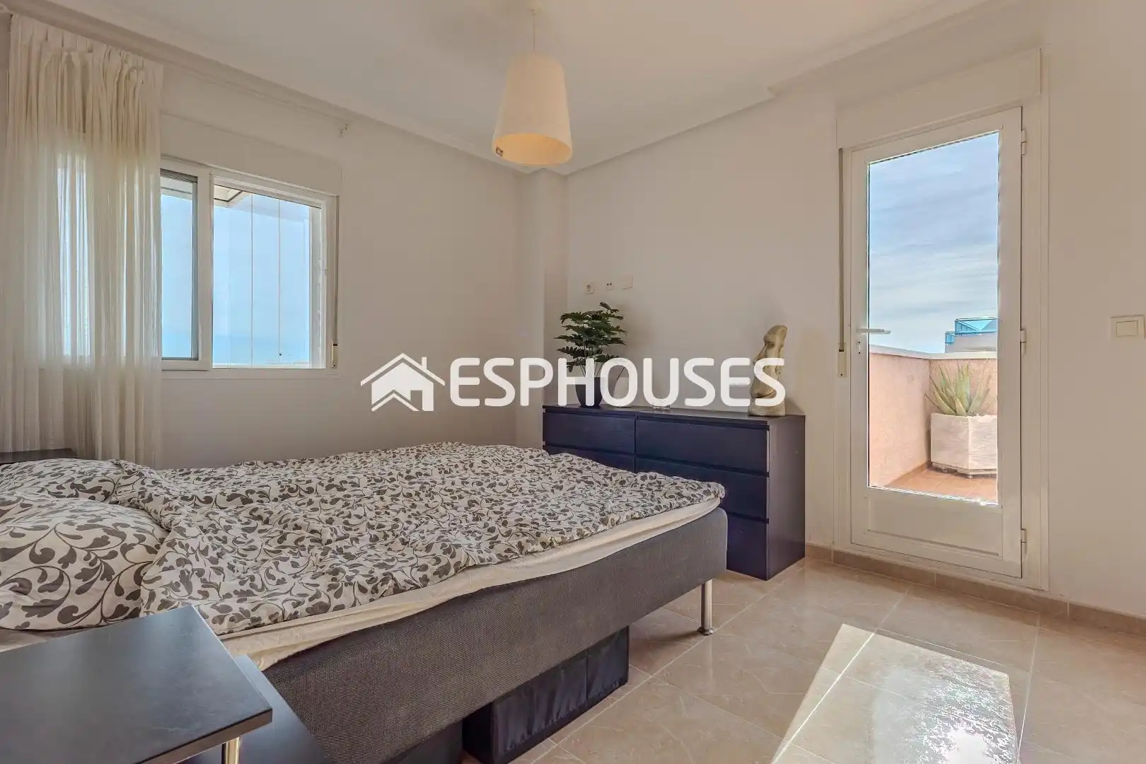 Habitación de Apartamento en venta en Guardamar del Segura con Aire acondicionado, Terraza y Amueblado
