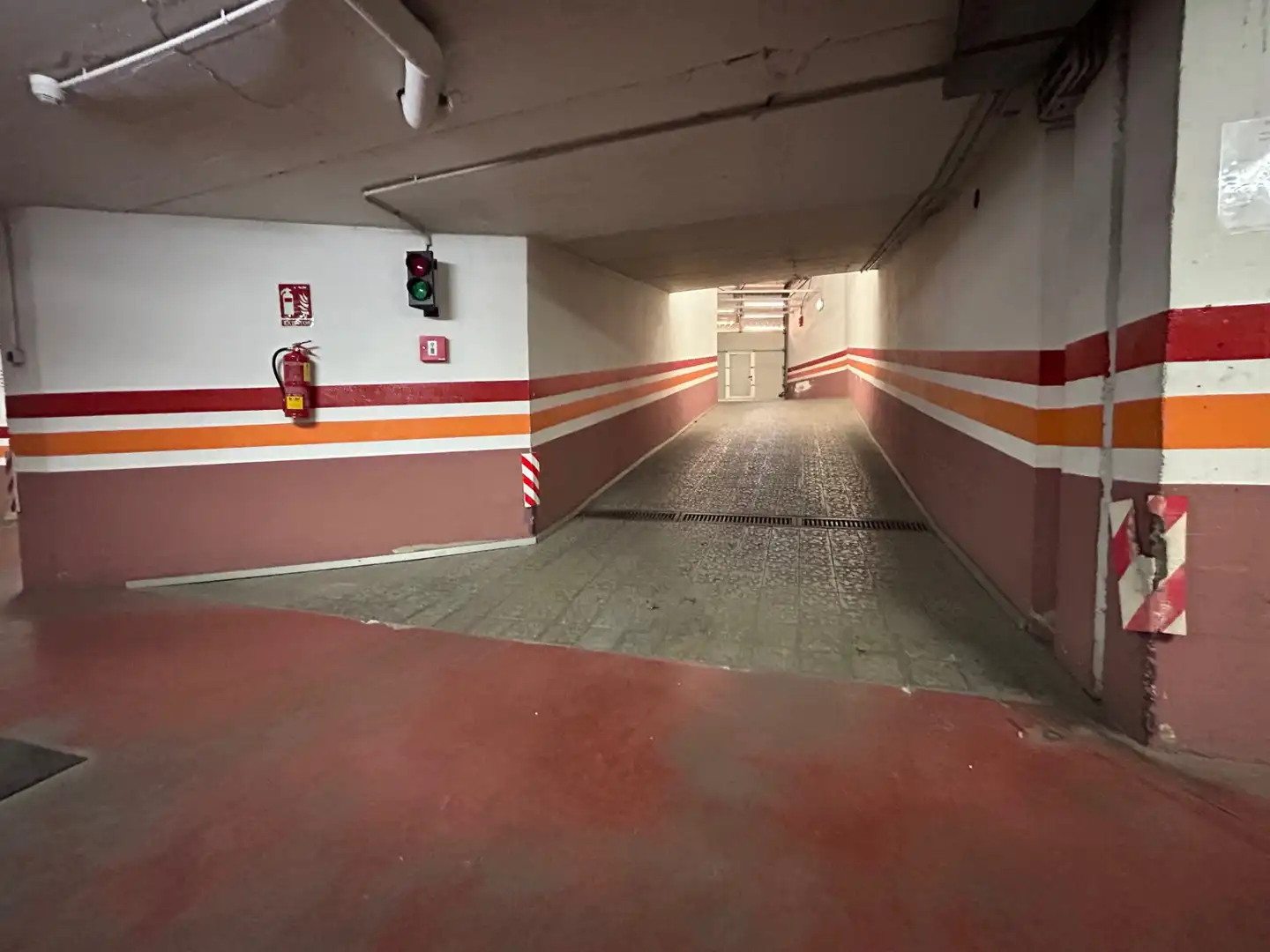 Parking of Duplexes for rent in Sevilla  with Air Conditioner, Heating and Storage room