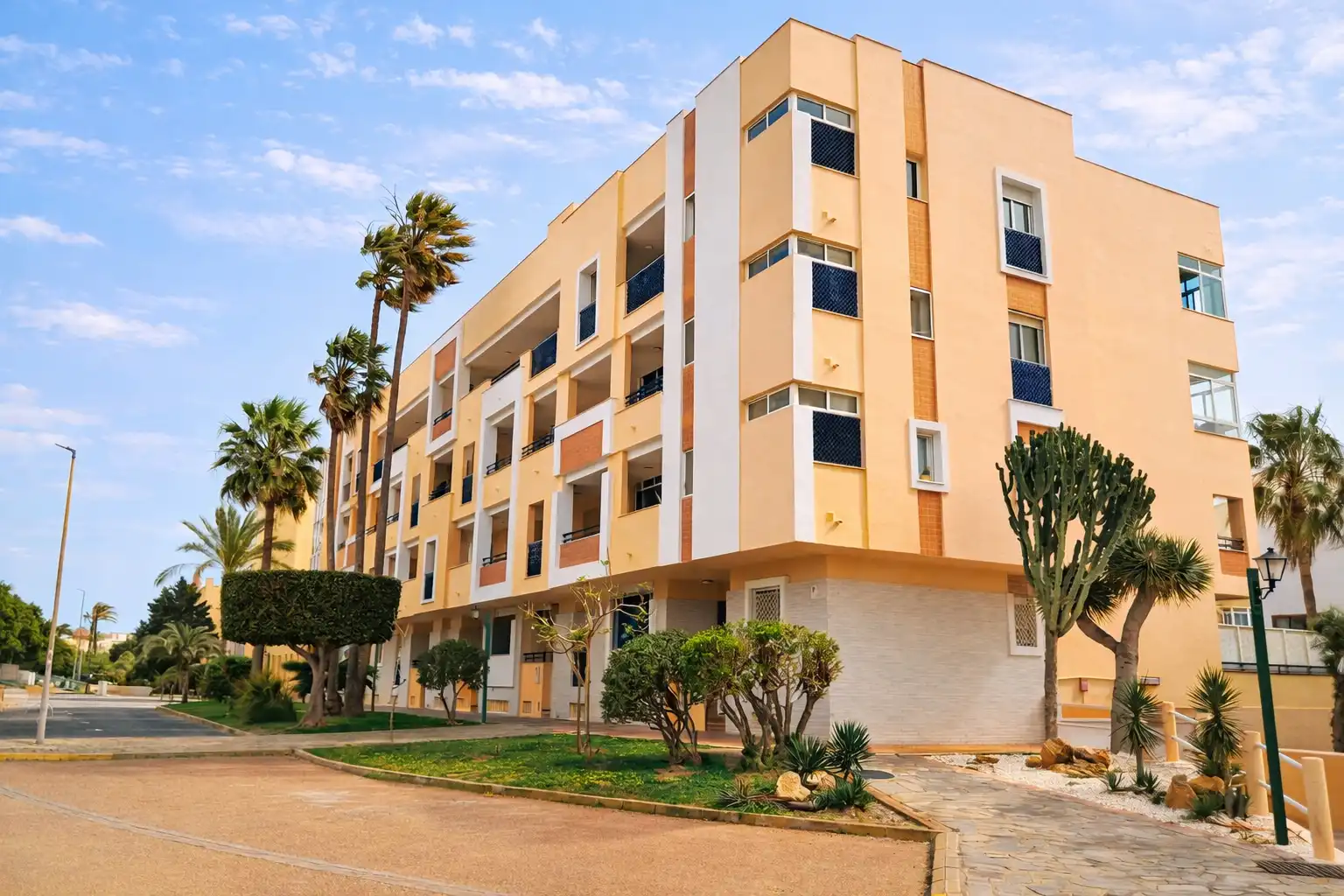 Vista exterior de Apartamento en venta en El Ejido con Terraza y Piscina comunitaria