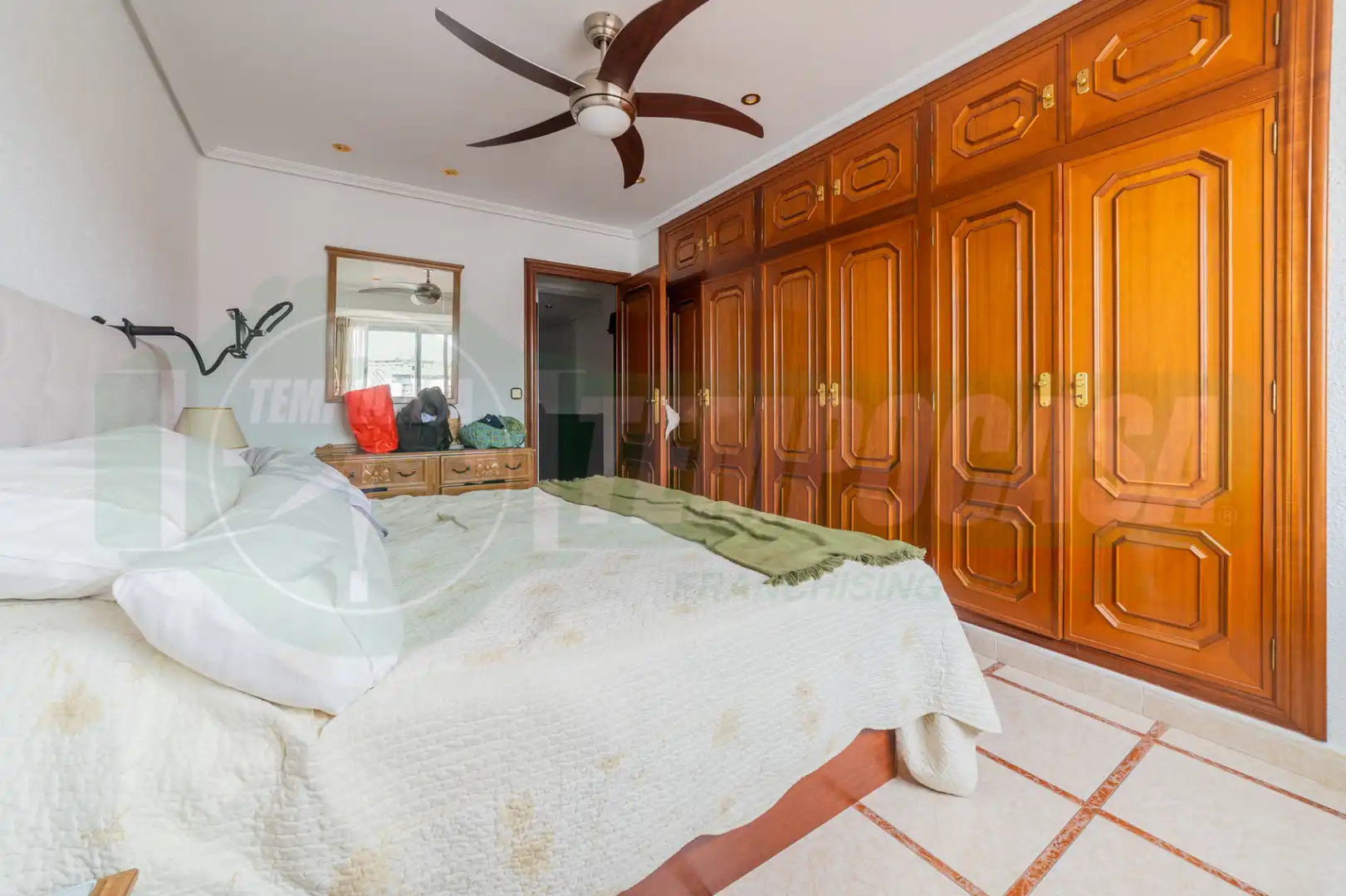 Piso con terraza en venta en Carrer de Rodrigo de Pertegás 23, imagen 4