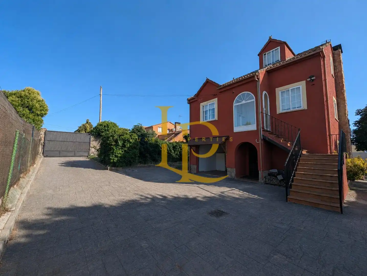 Vista exterior de Casa o chalet en venta en El Casar con Aire acondicionado, Jardín privado y Terraza