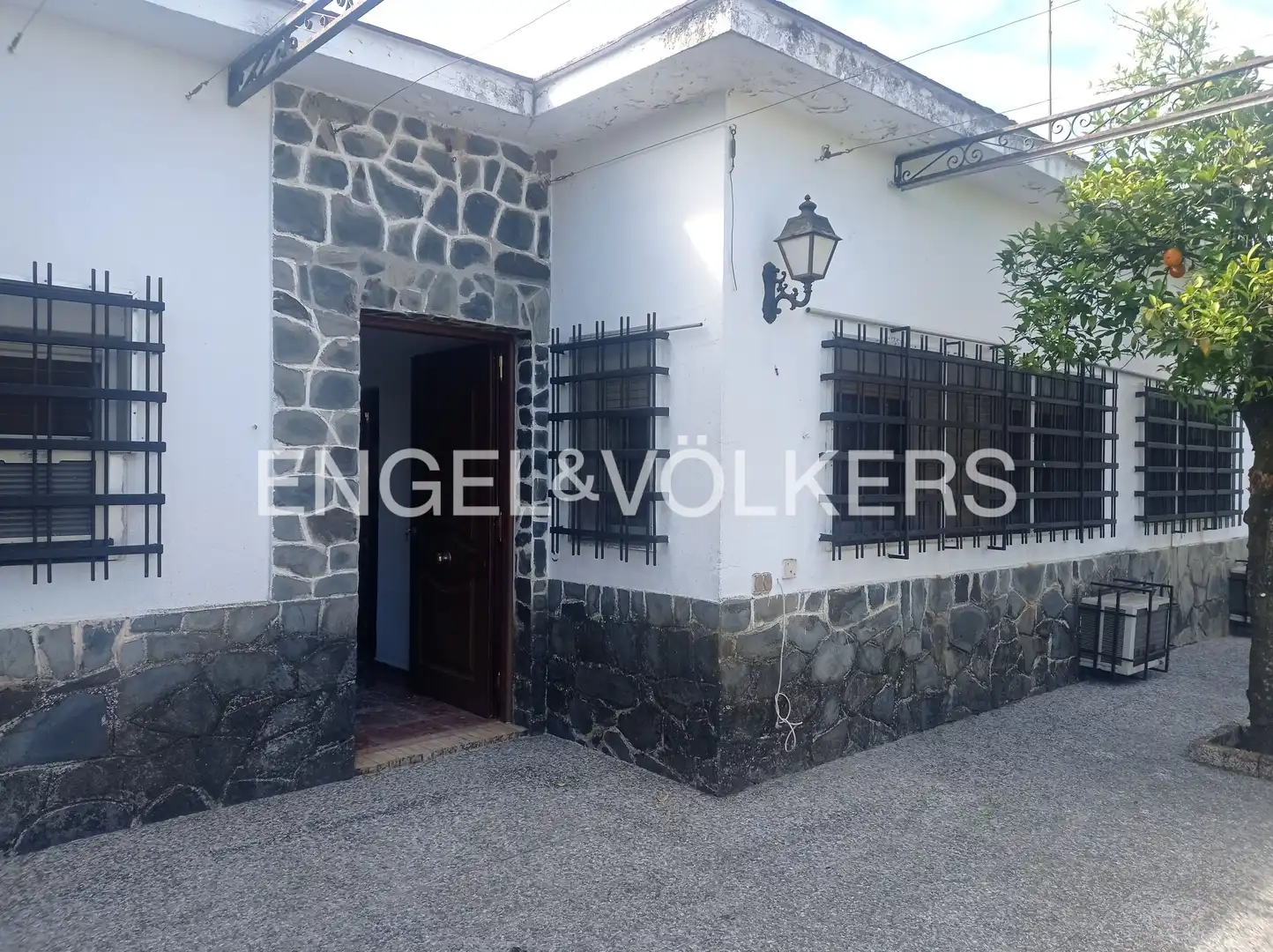 Vista exterior de Casa o chalet en venta en Dos Hermanas con Calefacción, Jardín privado y Terraza