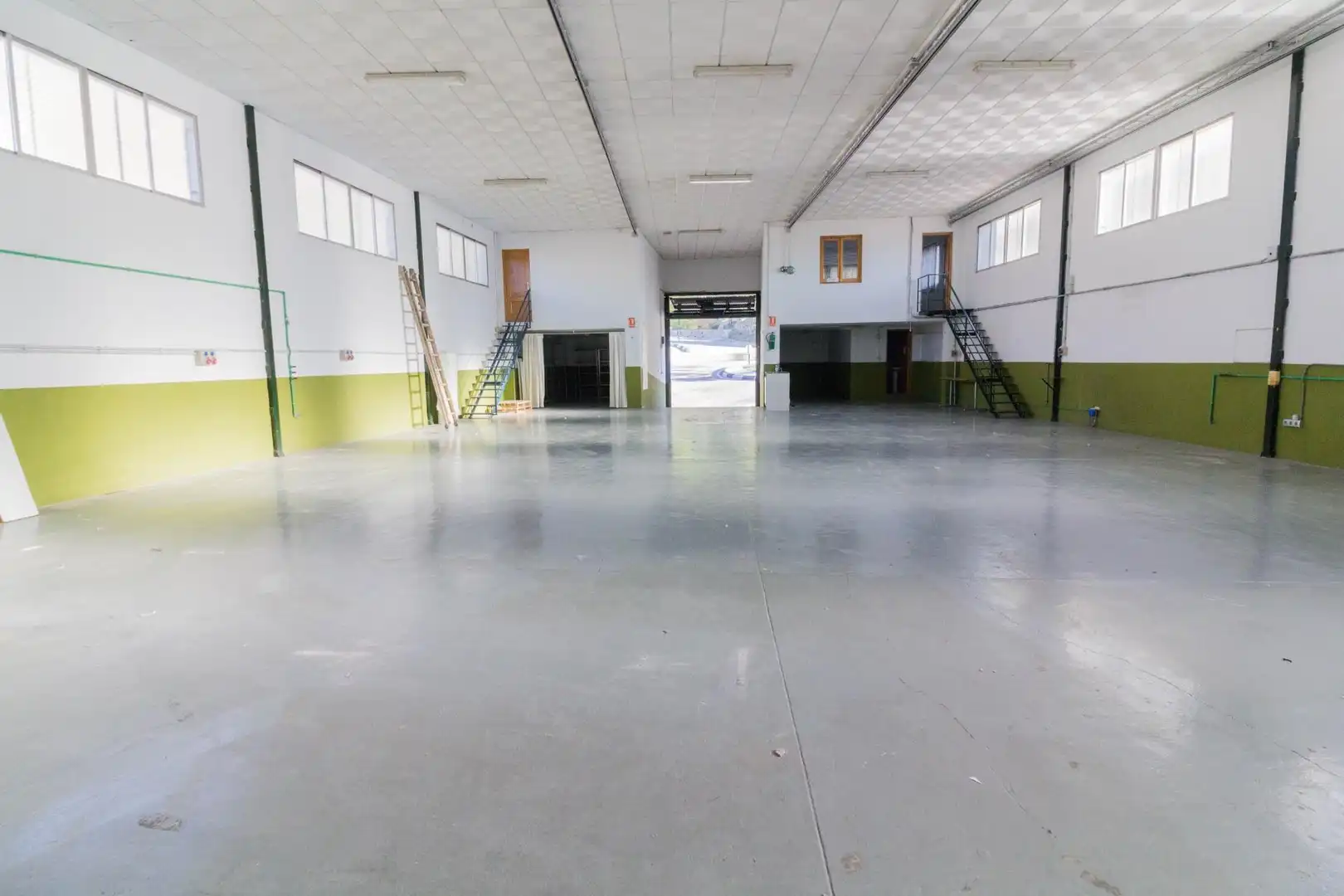 Fabrikhallen zum Verkauf in Redován