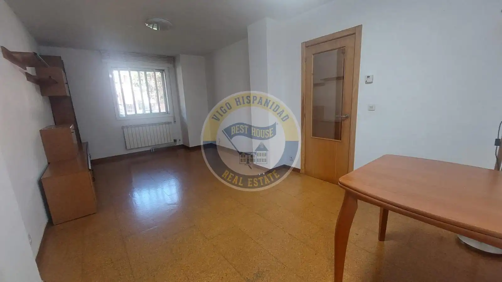 Vista exterior de Piso en venta en Vigo  con Calefacción