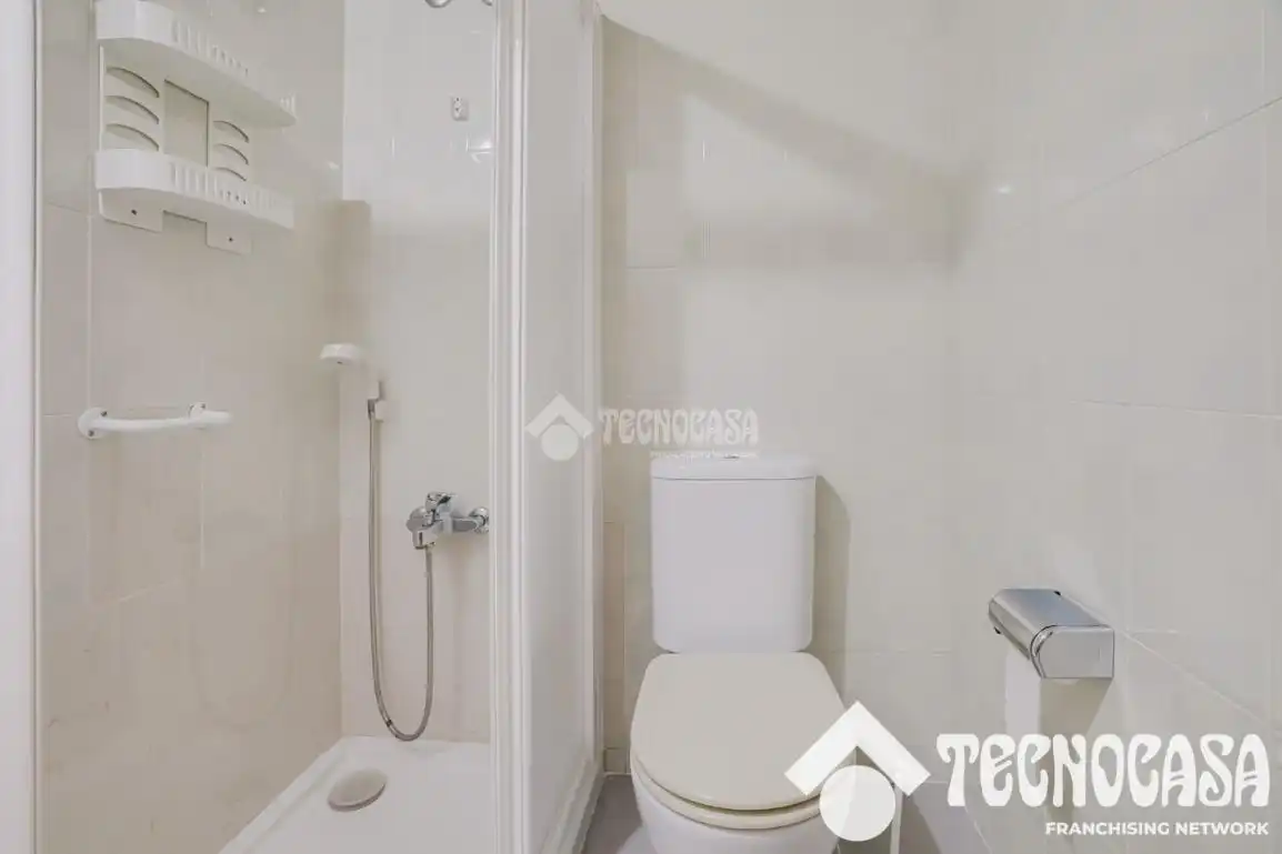 Bathroom of Flat for sale in Sant Boi de Llobregat  with Air Conditioner, Heating and Terrace