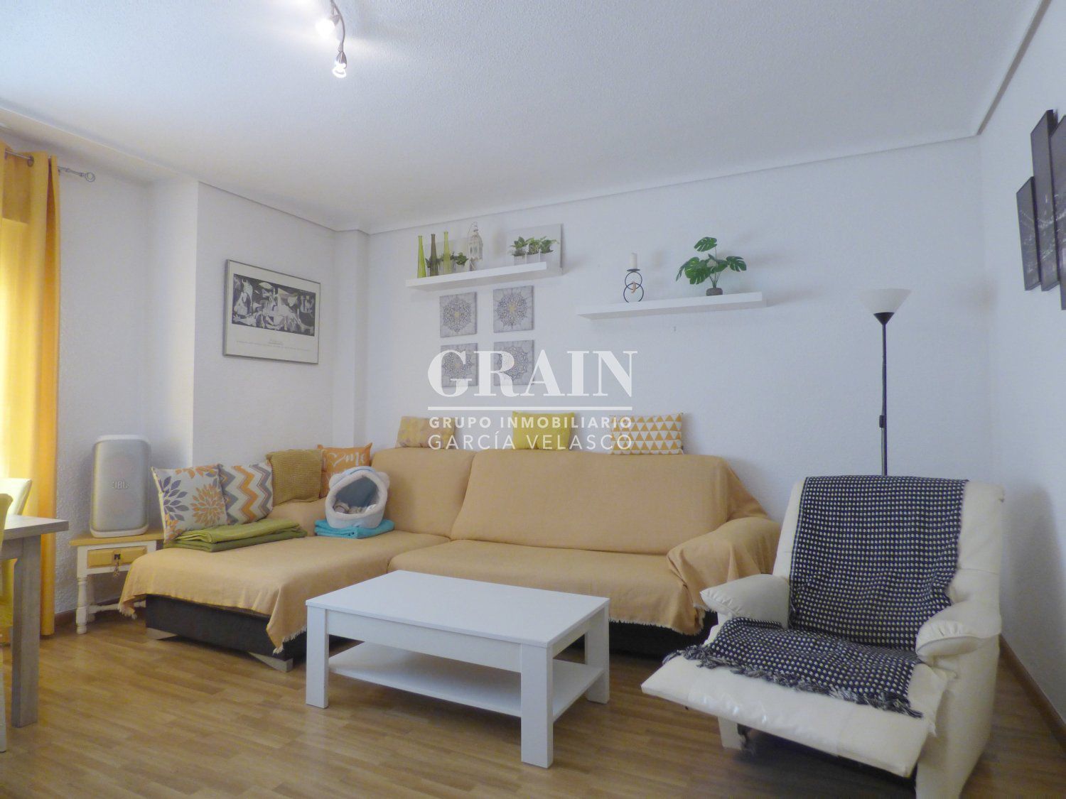 Living room of Flat for sale in  Albacete Capital  with Air Conditioner, Heating and Balcony