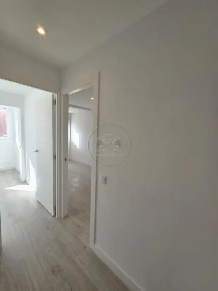 Flat for sale in Madrid  with Air Conditioner and Alarm