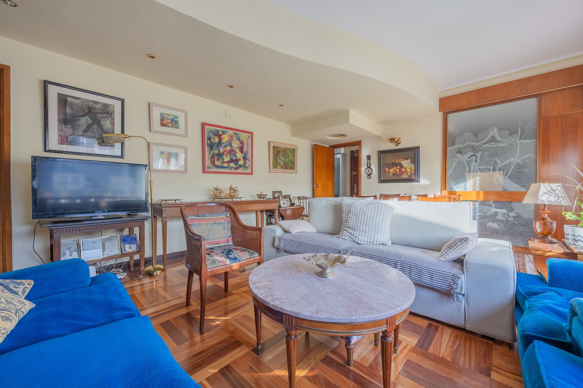 Living room of Flat for sale in Bilbao   with Heating, Terrace and Furnished