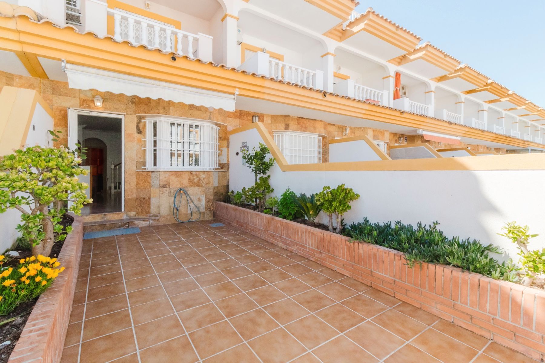 Vista exterior de Casa adosada en venta en San Pedro del Pinatar con Aire acondicionado, Jardín privado y Terraza
