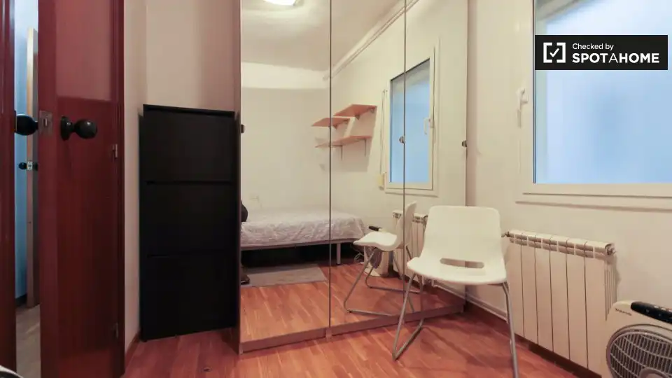 Room in La Sagrera