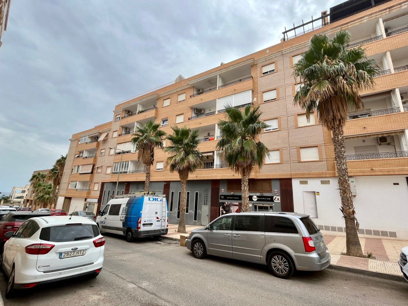 Vista exterior de Piso en venta en Roquetas de Mar con Calefacción y Piscina comunitaria