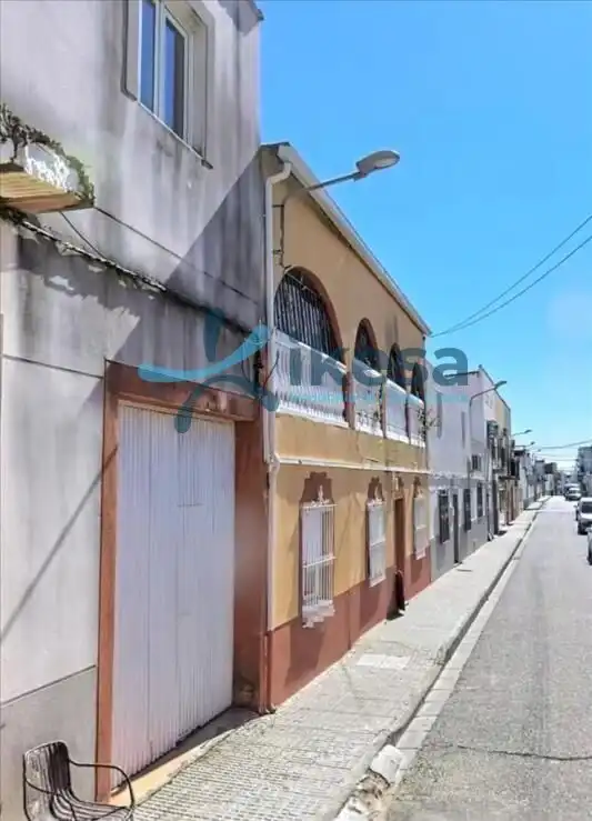 Vista exterior de Casa adosada en venda en Mérida