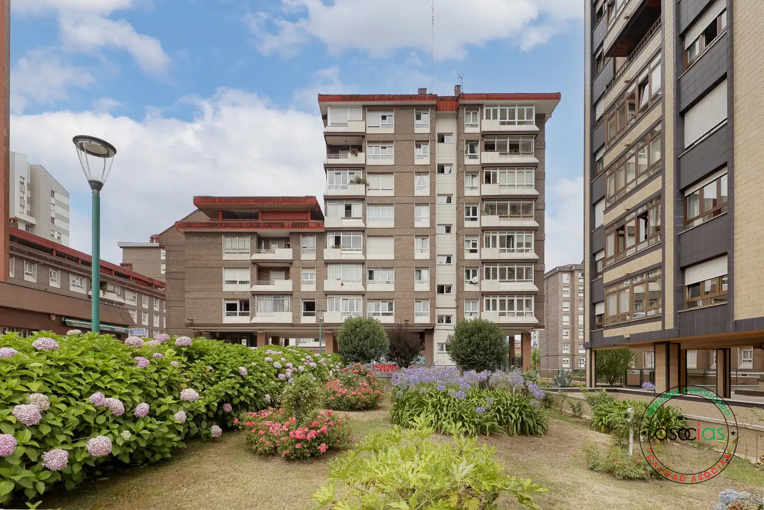 Außenansicht von Wohnung zum Verkauf in Gijón  mit Heizung, Parkett und Balkon