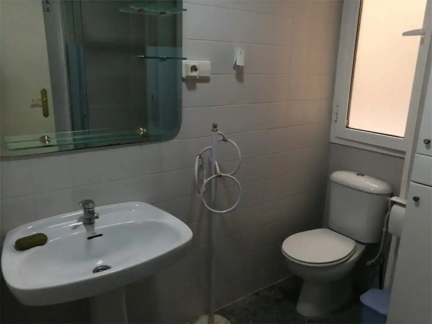Bany de Pis en venda en Granada amb Moblat, Forn i Rentadora