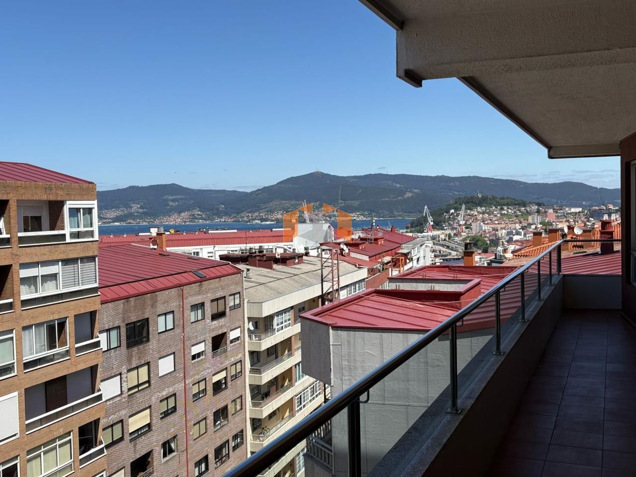 Terrassa de Pis en venda en Vigo  amb Calefacció, Parquet i Terrassa