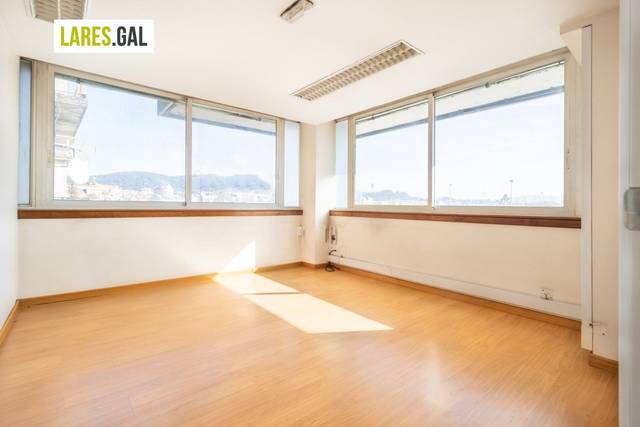 Local comercial en Alquiler en Avenida de Bueu en Cangas pueblo