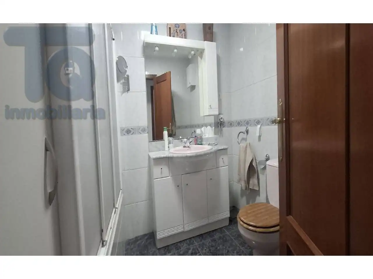 Bathroom of Flat for sale in Armilla  with Air Conditioner, Heating and Furnished
