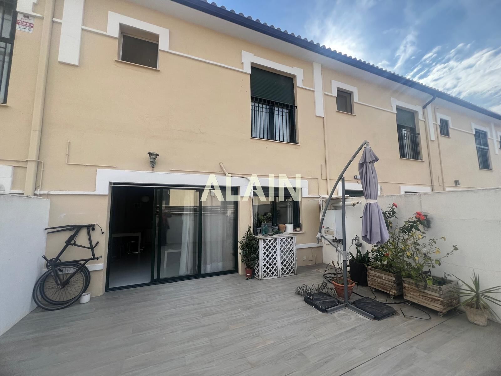 Exterior view of House or chalet for sale in  Valencia Capital  with Air Conditioner, Heating and Terrace