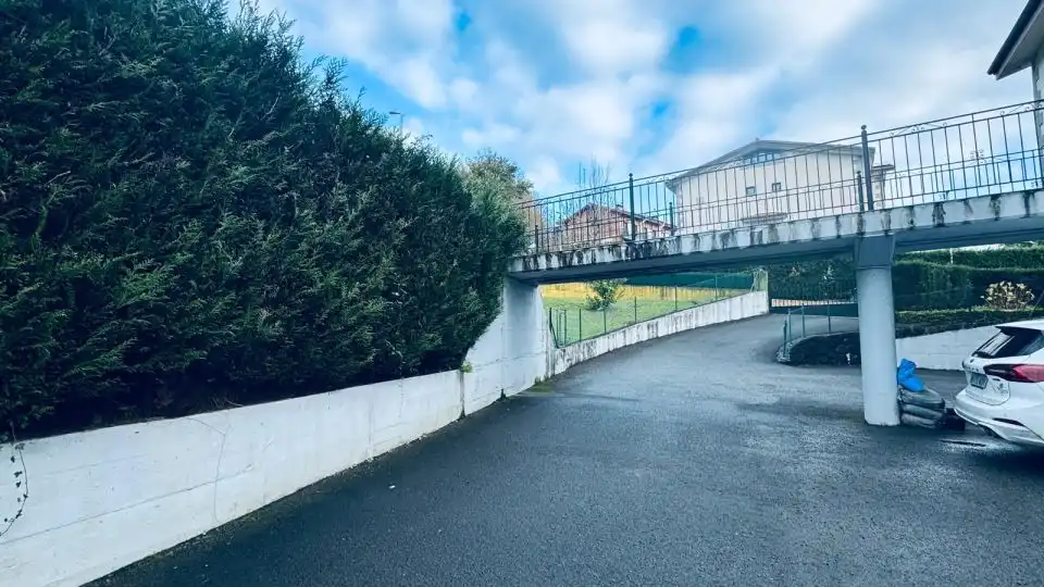 Vista exterior de Casa adosada en venta en Andoain con Calefacción, Jardín privado y Terraza