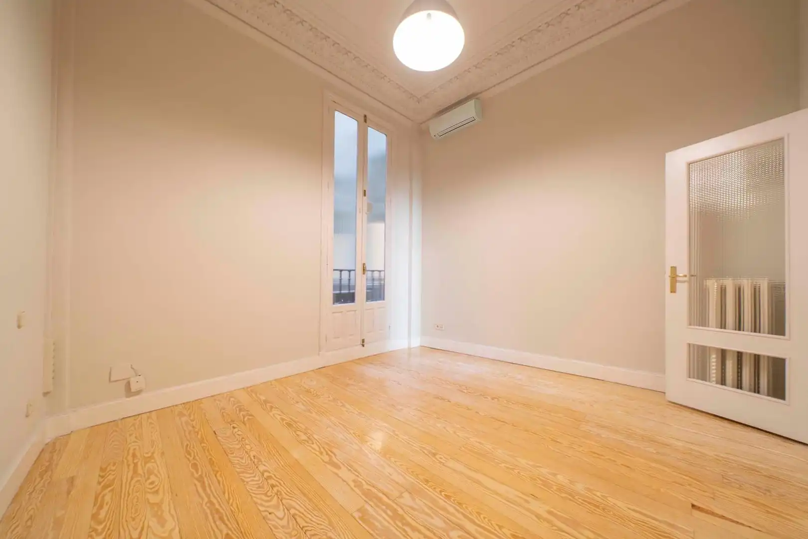 Habitación de Oficina de alquiler en Madrid con Aire acondicionado y Calefacción