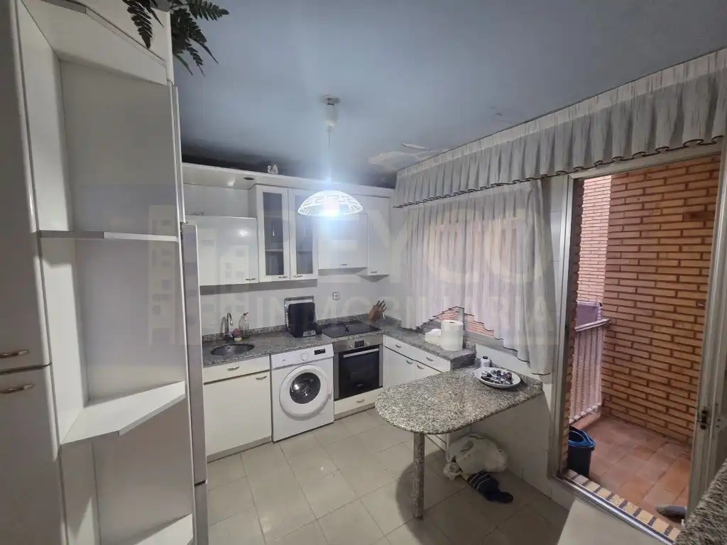 Flat with lift for sale in Calle Pintor Rosales, imagen 4
