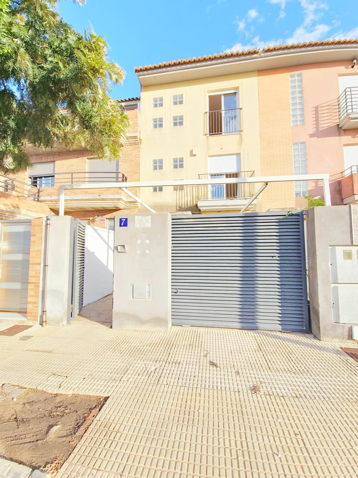 Vista exterior de Casa adosada en venda en Cullera amb Terrassa i Balcó
