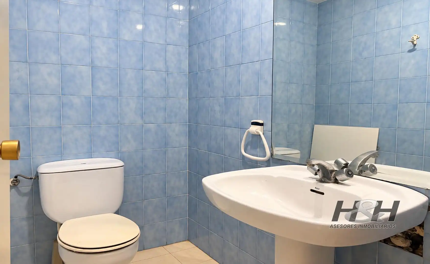 Bathroom of Commercial properties for rent in Burjassot