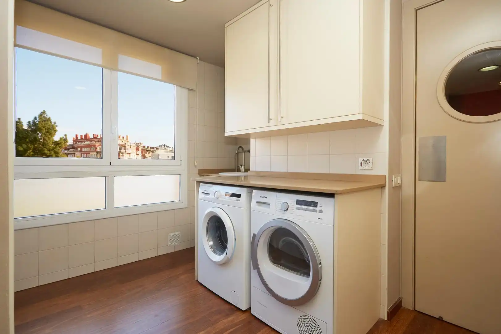 Küche von Wohnung zur Miete in Barcelona mit Klimaanlage, Terrasse und Abstellraum