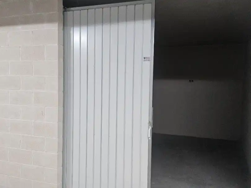 Garage zum Verkauf in Ador