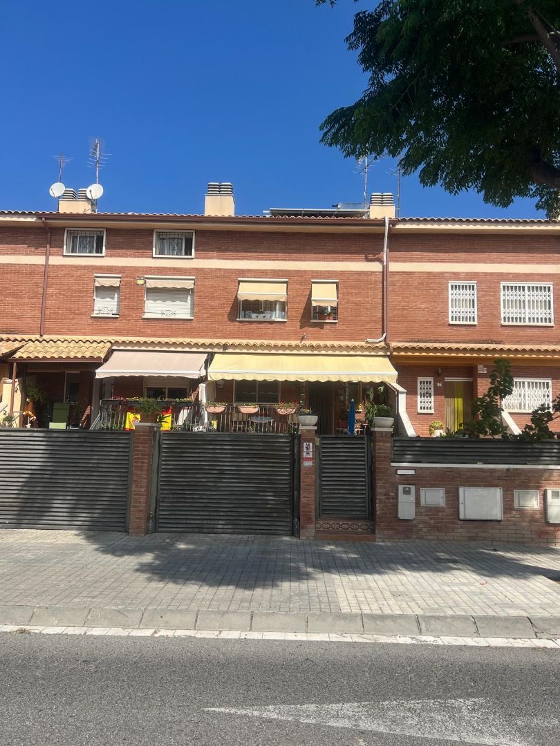 Vista exterior de Casa adosada en venta en  Tarragona Capital con Aire acondicionado, Calefacción y Jardín privado