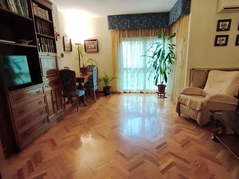 Sala de estar de Piso en venta en  Madrid Capital con Aire acondicionado y Balcón