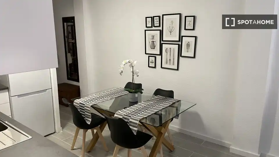 Dining room of Flat for share in Málaga  with Air Conditioner, Terrace and Furnished