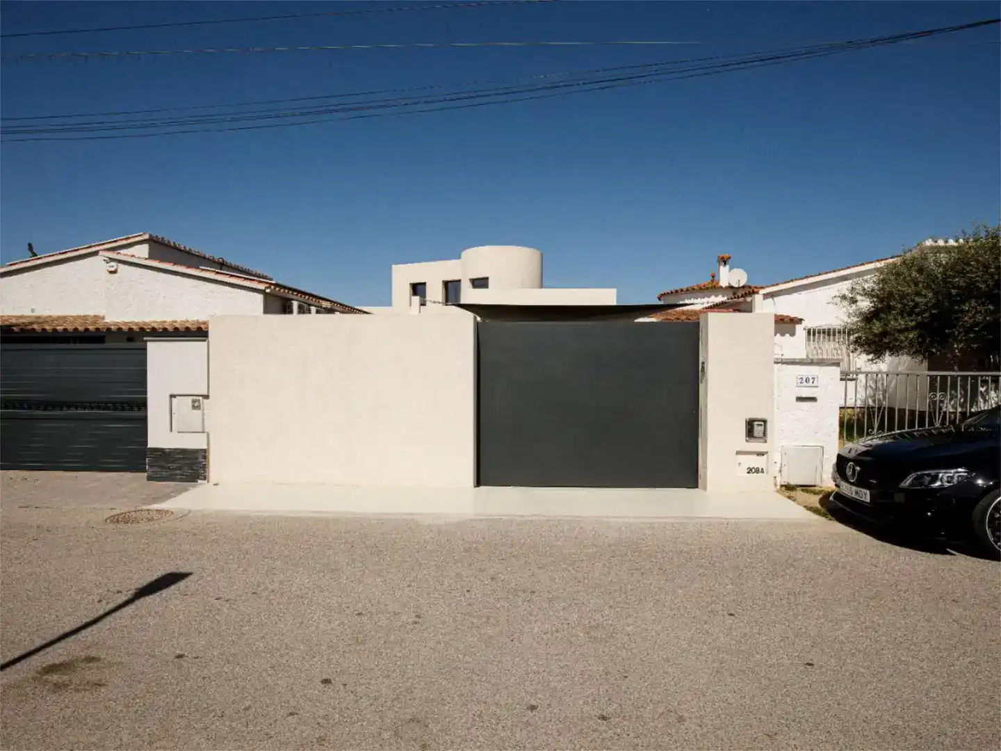 Exterior view of Houses for sale in Empuriabrava  with Air Conditioner, Swimming Pool and Balcony