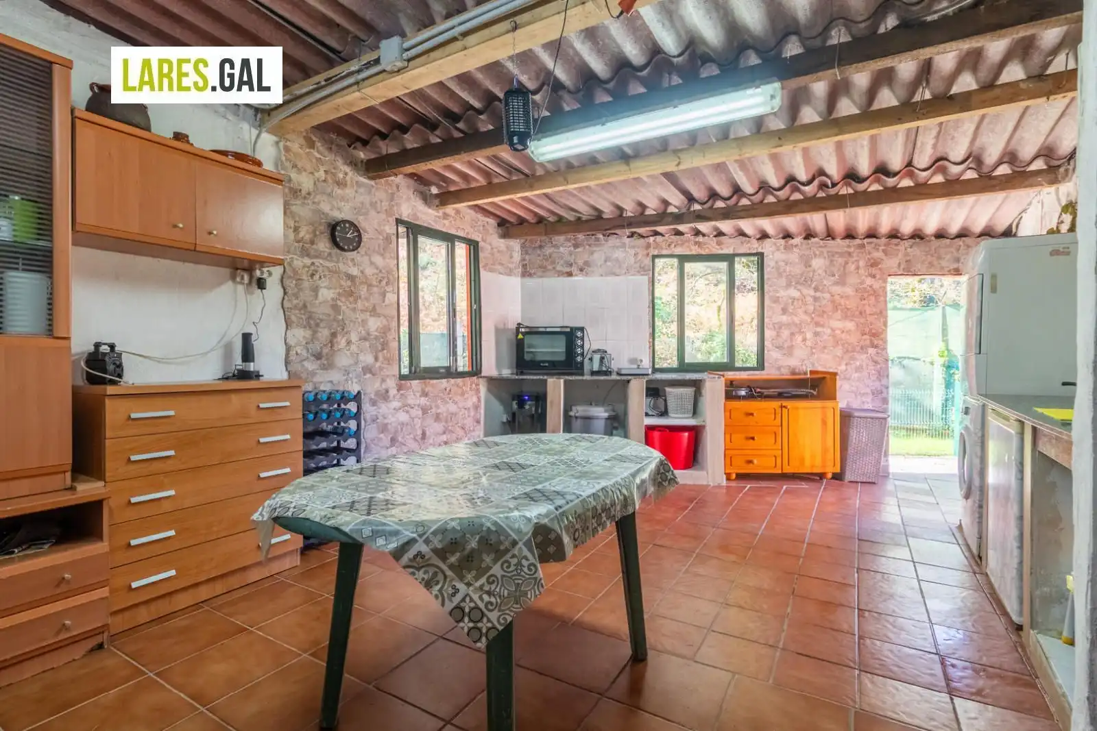 Cuina de Casa o xalet en venda en Cangas  amb Calefacció, Terrassa i Traster