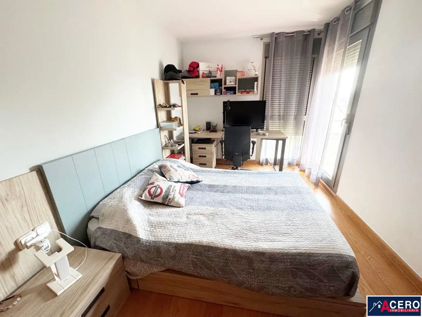 Dormitori de Casa o xalet en venda en Santa Cruz de Bezana amb Jardí privat i Piscina comunitària