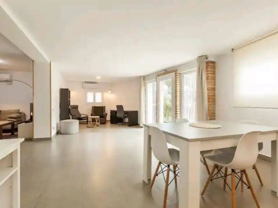 Außenansicht von Loft zur Miete in Vallromanes mit Klimaanlage, Abstellraum und Schwimmbad
