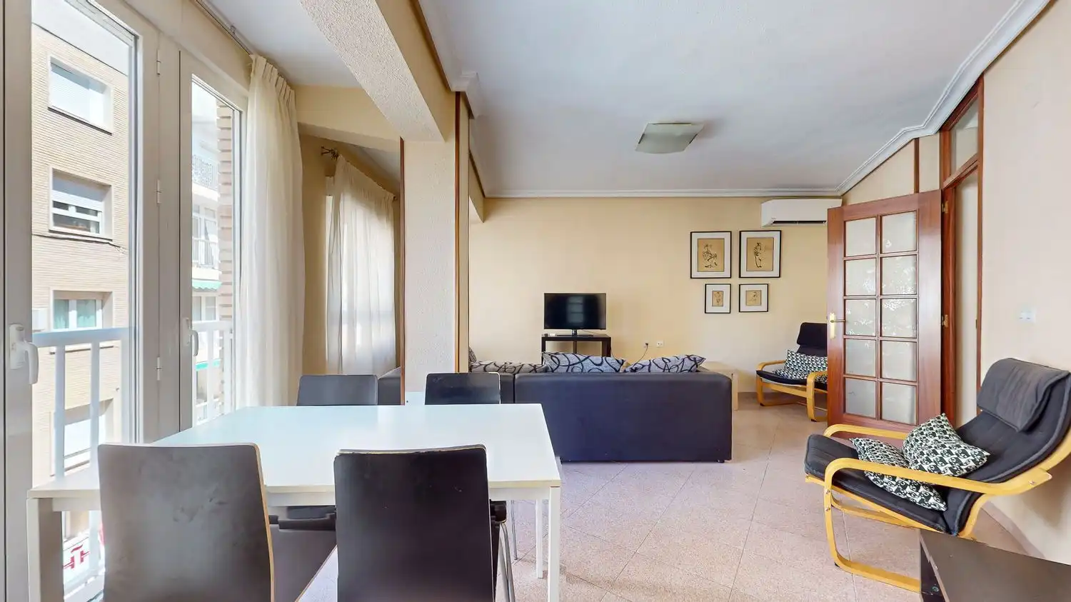 Sala de estar de Piso de alquiler en  Murcia Capital con Aire acondicionado, Jardín privado y Amueblado