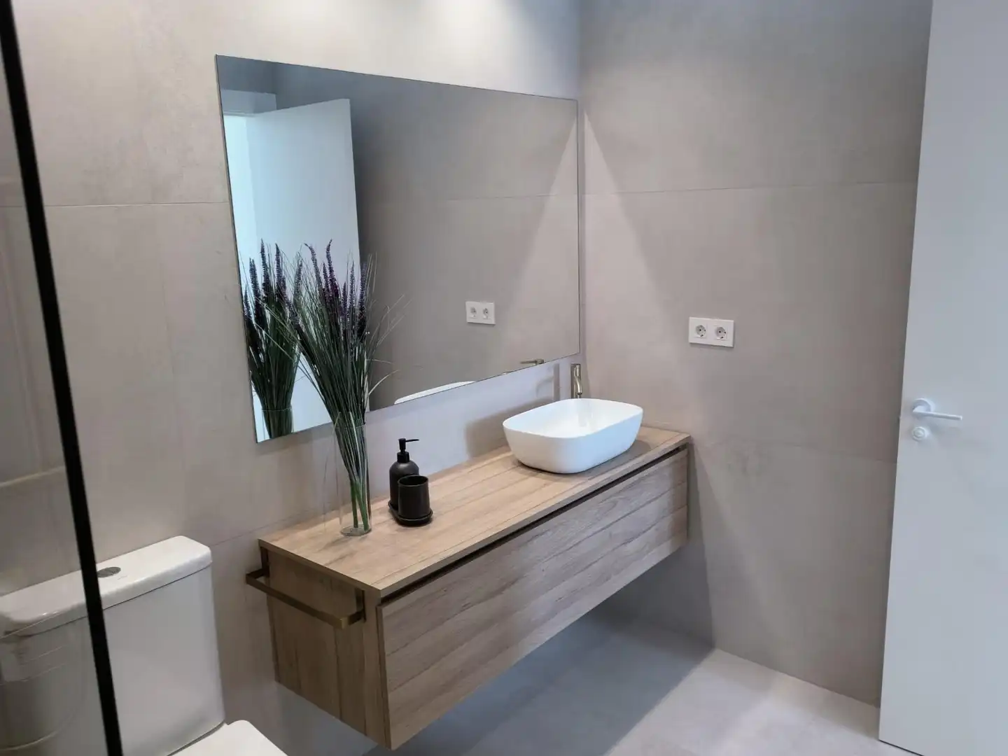 Bathroom of Flat for rent in Marbella  with Air Conditioner, Heating and Terrace