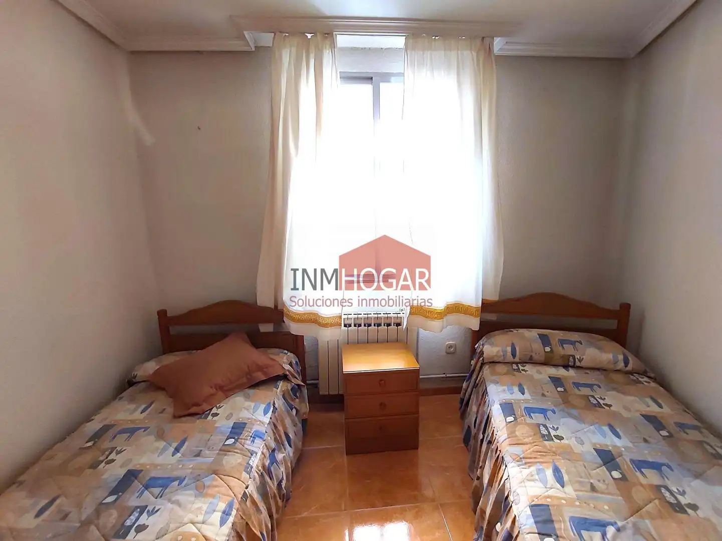 Dormitori de Casa o xalet en venda en Ávila amb Calefacció, Traster i Moblat