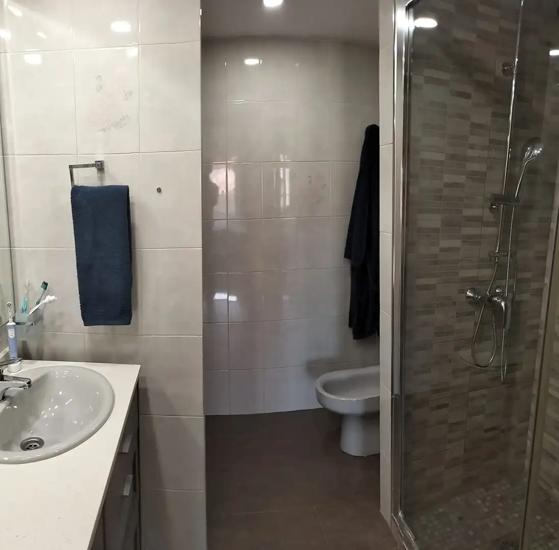 Badezimmer von Wohnungen zum Verkauf in Torrevieja mit Klimaanlage, Heizung und Terrasse