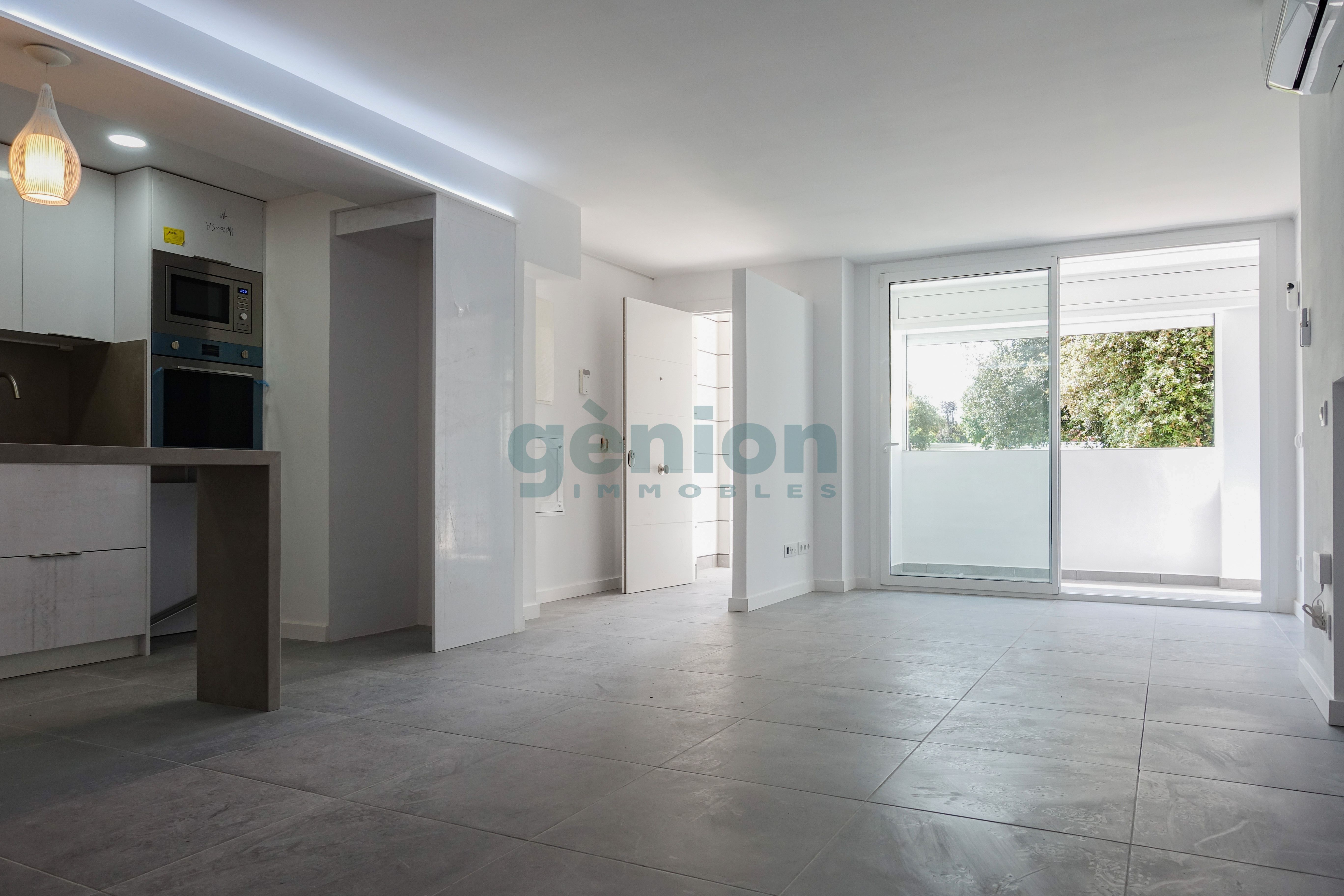 Flat for sale in Girona Capital  with Air Conditioner and Heating