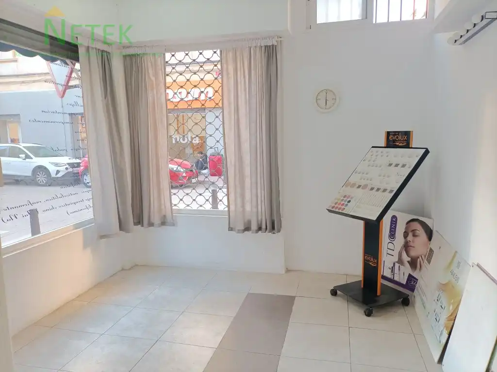 Commercial properties for sale in Calle Sierra Morena, 10, San Andrés - San Antolín