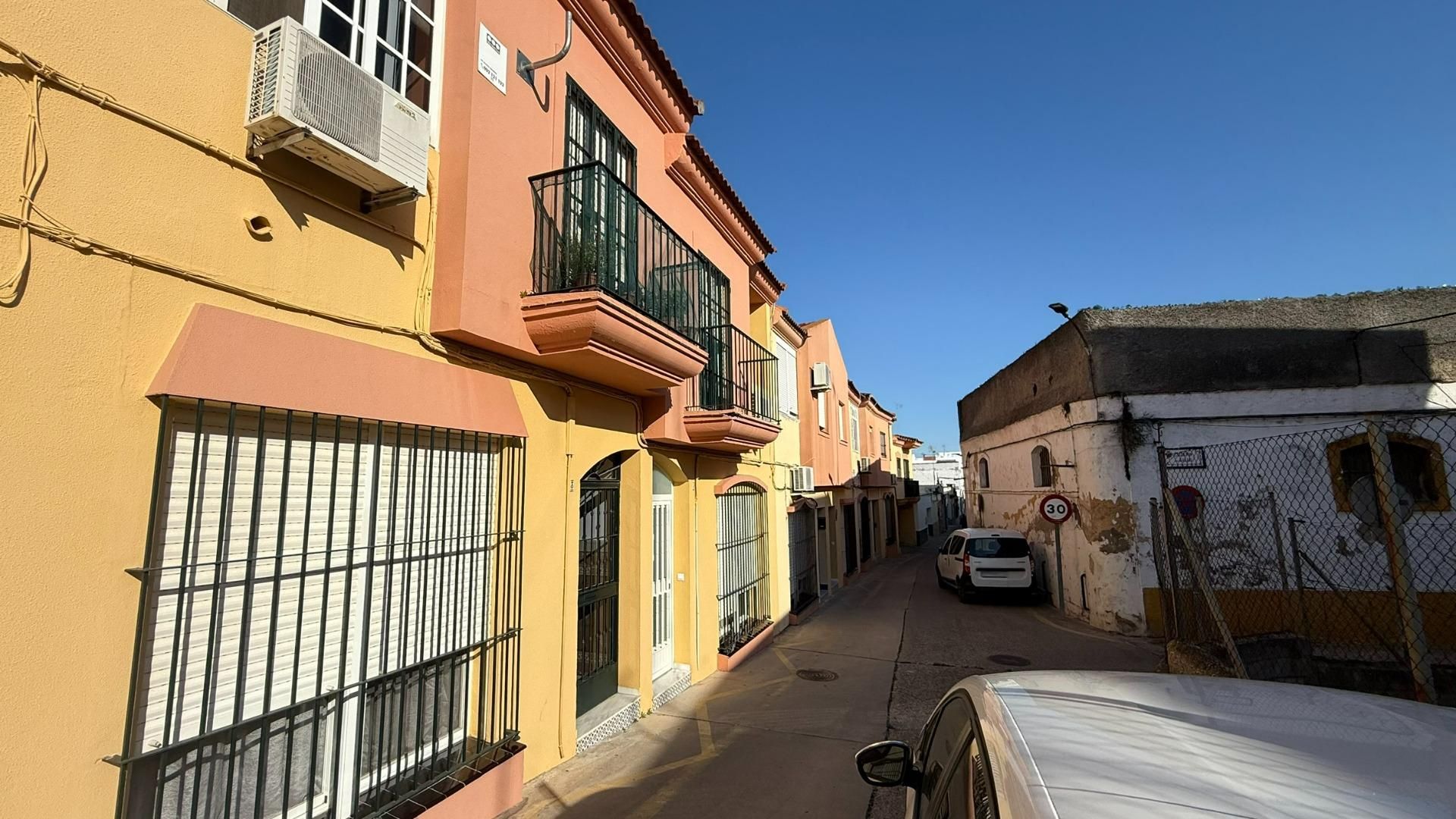Vista exterior de Casa adosada en venda en Chiclana de la Frontera amb Aire condicionat, Traster i Balcó