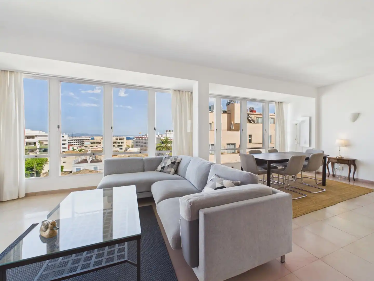 Sala d'estar de Apartament de lloguer en  Palma de Mallorca amb Aire condicionat