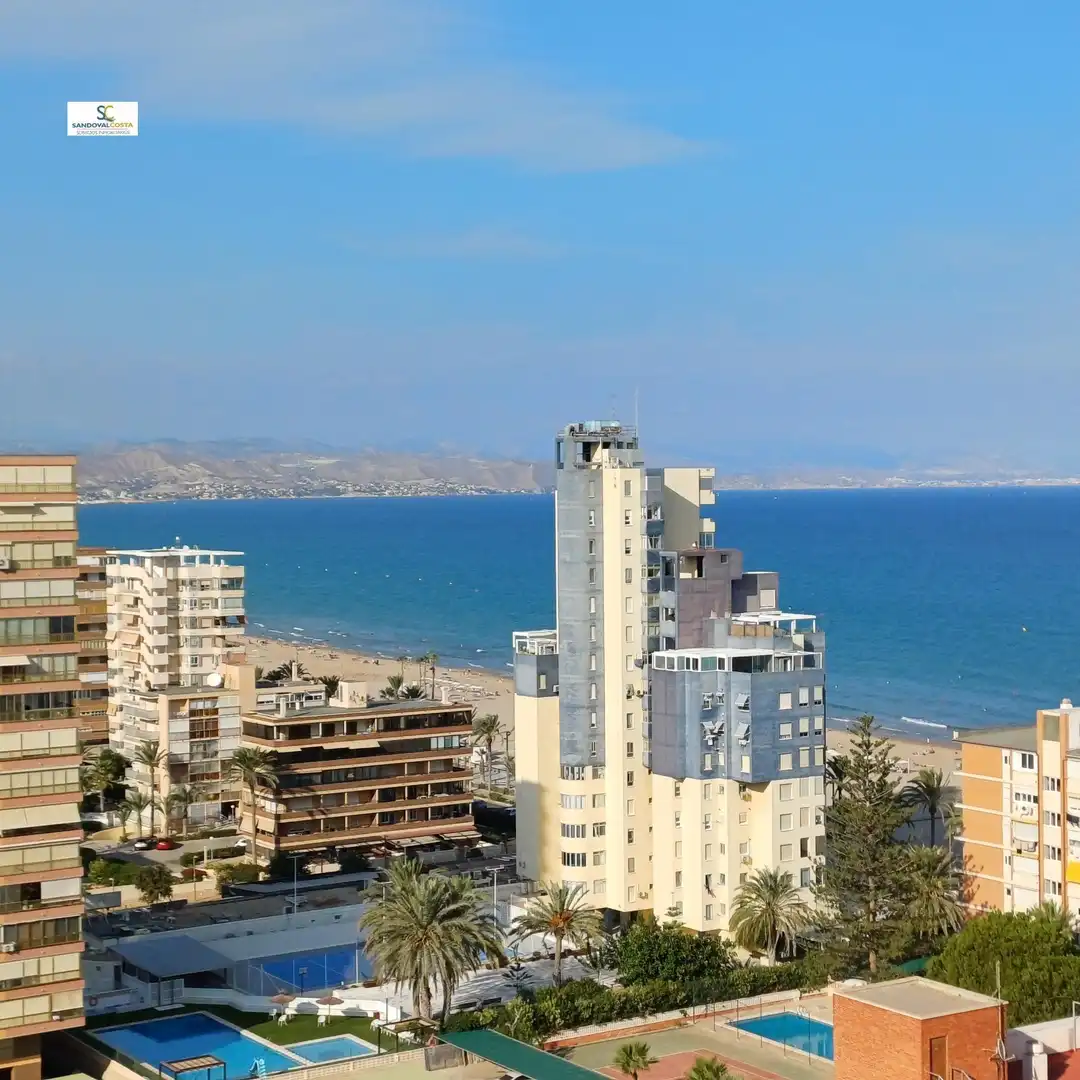 Vista exterior de Apartamento en venta en Alicante / Alacant con Aire acondicionado y Piscina comunitaria