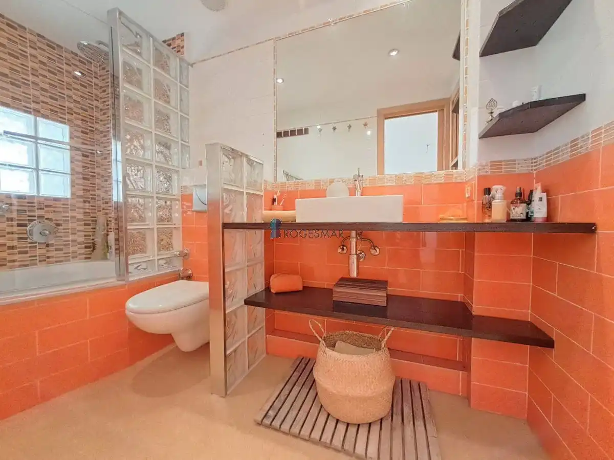 Baño de Apartamento en venta en Benicasim / Benicàssim con Trastero y Piscina comunitaria