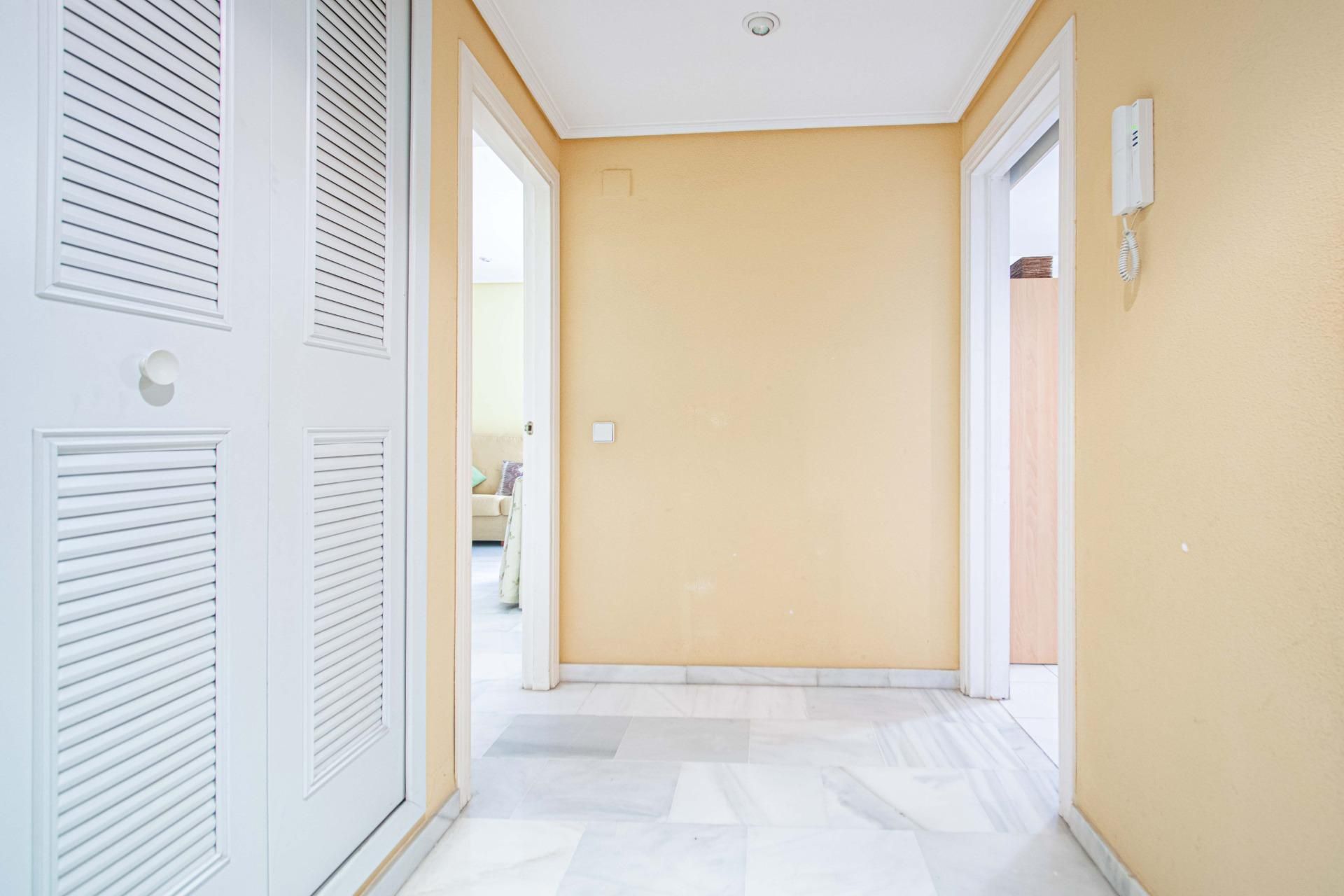 Wohnung zum Verkauf in  Sevilla Capital mit Klimaanlage, Terrasse und Balkon