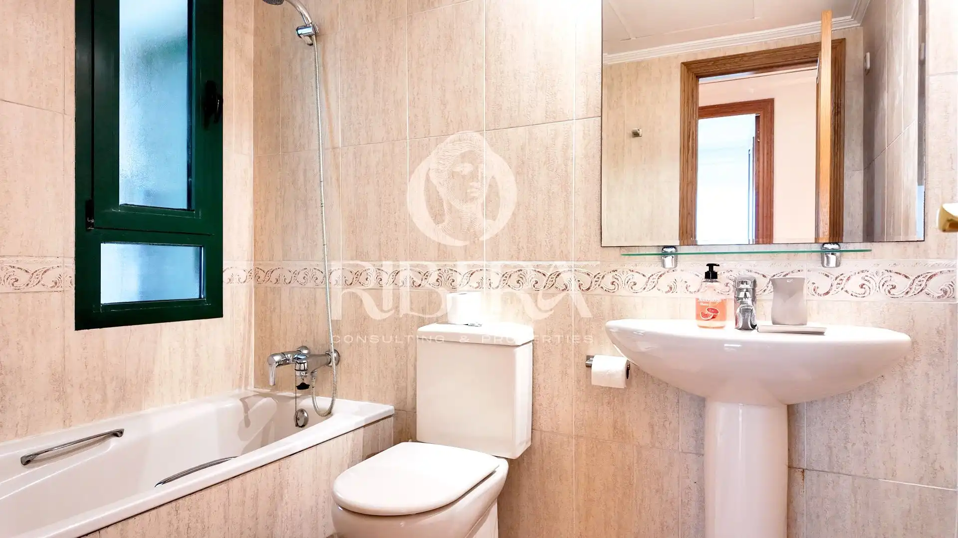 Badezimmer von Wohnung zur Miete in Valencia mit Klimaanlage, Heizung und Terrasse