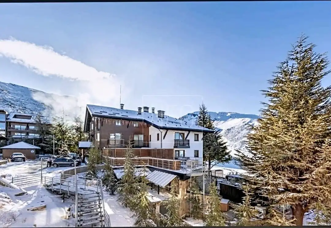 Vista exterior de Estudi en venda en Sierra Nevada amb Calefacció, Traster i Piscina comunitària